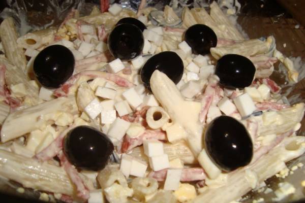 Салат из макарон по-португальски