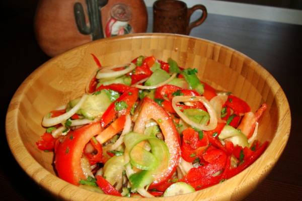 Салат овощной с грибами