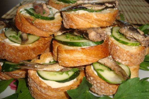 Бутерброды со шпротами