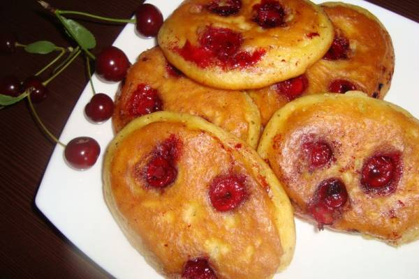 Оладьи с вишнями