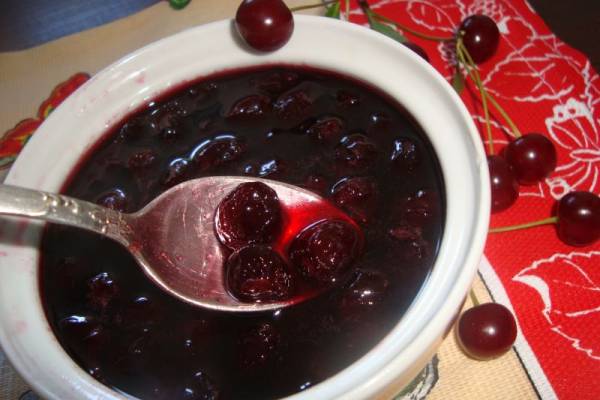 Вишневое варенье с черносливом