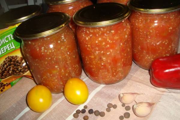 Помидоры в собственном соку с чесноком и перцем