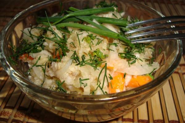 Салат из квашеной капусты