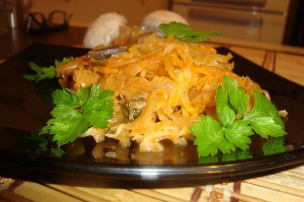 Тушеная капуста с грибами