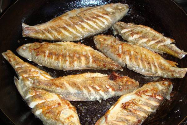 Жареная плотва