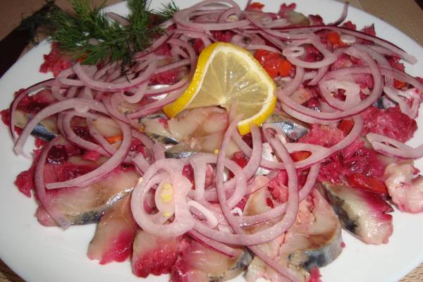 Рулет из скумбрии с овощами