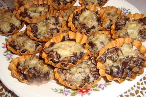 Жюльен грибной в тарталетках