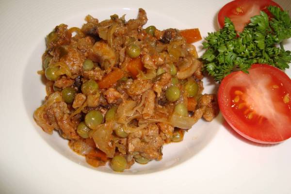 Овощное рагу с зеленым горошком