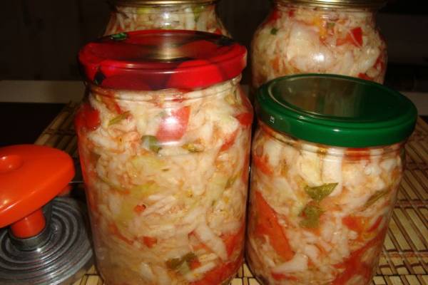 Зимняя заготовка из капусты и помидоров