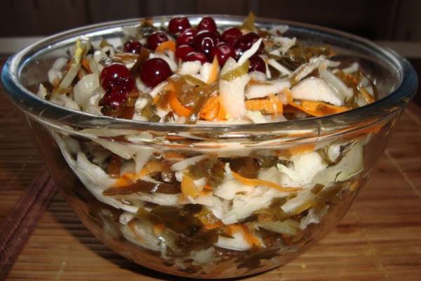 Салат из морской и пекинской капусты