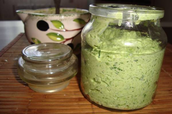 Чесночный зеленый соус