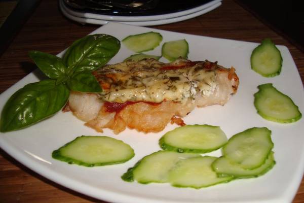 Запеченное филе судака с кинзой и укропом