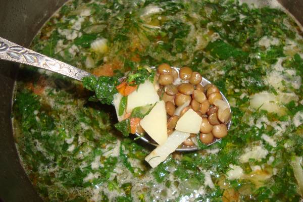 Крапивный суп с чечевицей