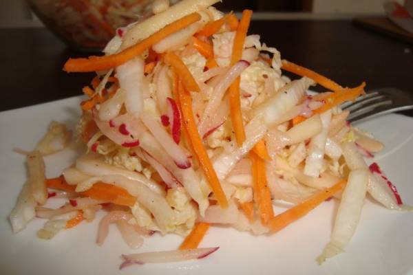 Салат из пекинской капусты