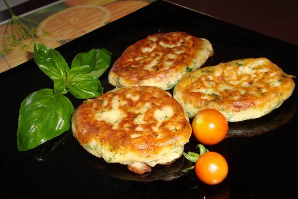 Оладьи с курицей и зеленью