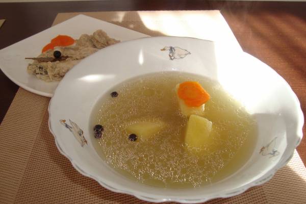 Уха из речного окуня и ершей