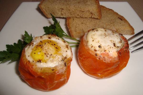 Запеченные томаты на завтрак