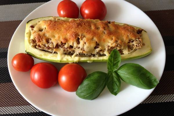 "Лодочки" из кабачка с кускусом 