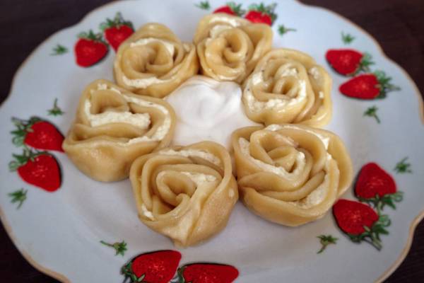 Вареники-розочки на пару