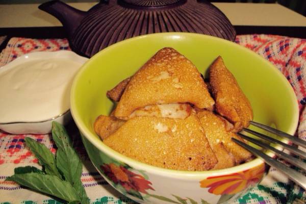 Мули - блинчики с начинкой из творога с жареным изюмом