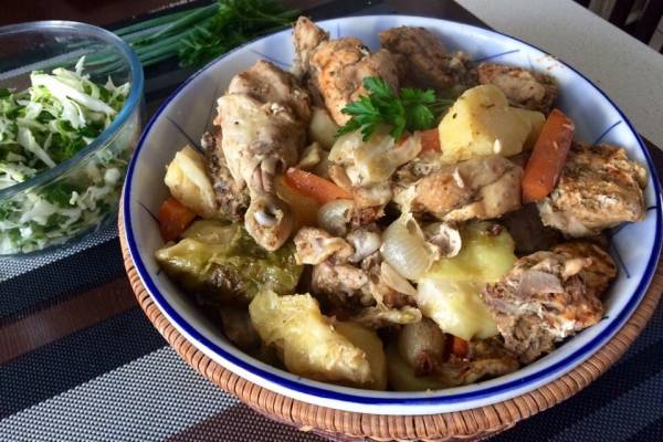 Курица в банке с овощами