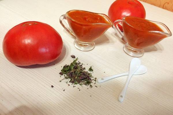 Томатный соус с перцем и орегано