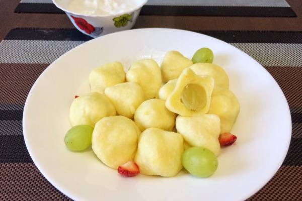 Ленивые вареники с виноградом и рисовой мукой