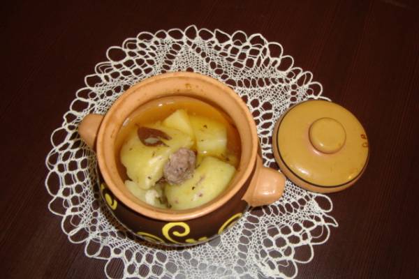 Жаркое в горшочках с черносливом