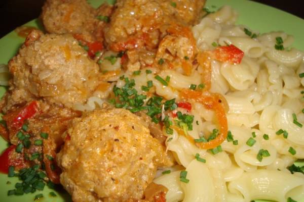 Тефтели под грибным соусом