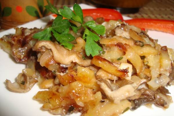 Картофель жареный с грибами