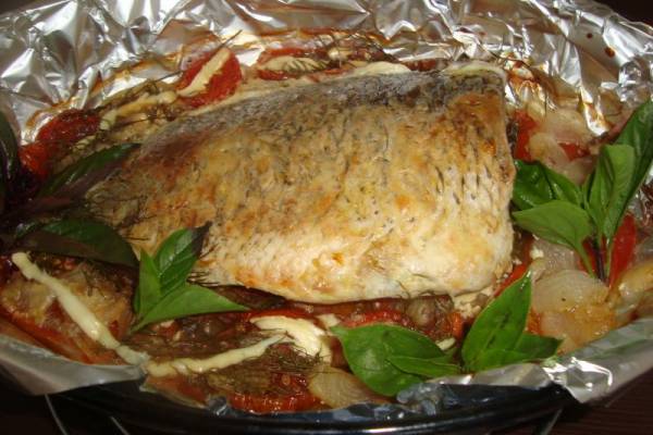 Сазан запеченный в фольге