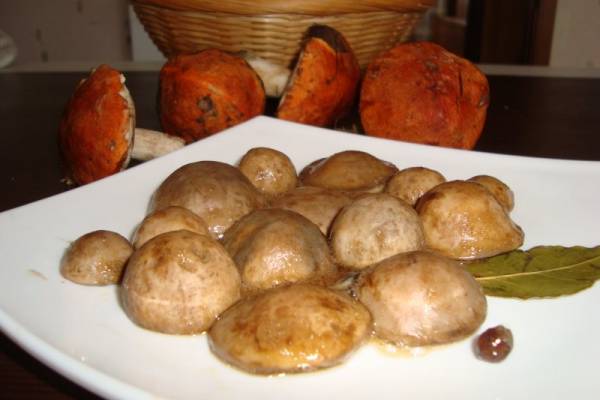 Маринованные подосиновики