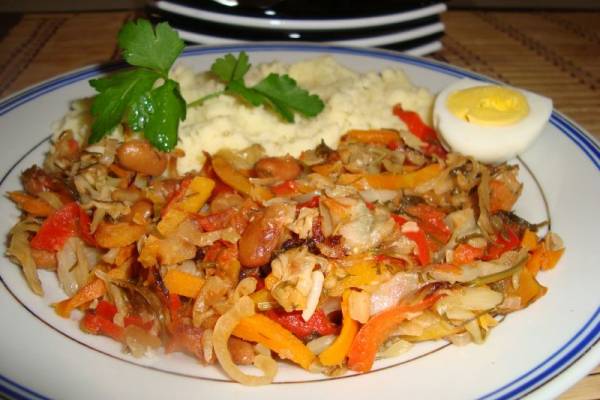 Овощное рагу с фасолью и грибами