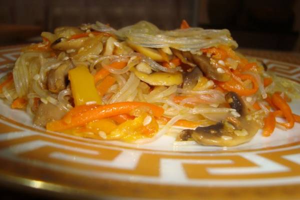 Фунчоза с шампиньонами