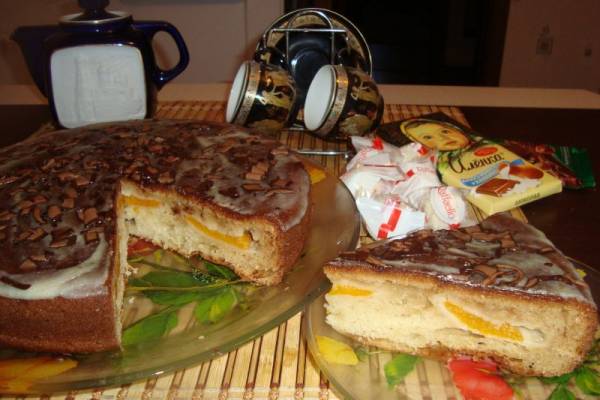 Пирог с персиками