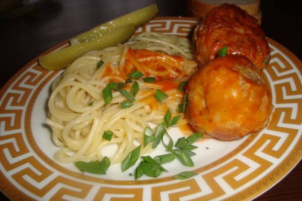 Куриные тефтели в огуречно-томатном соусе