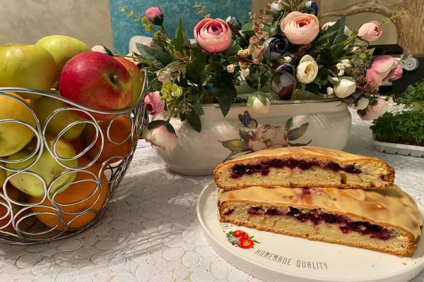 Пирог с черной смородиной