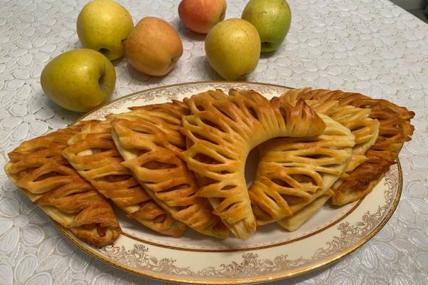 Плетенка с яблоком