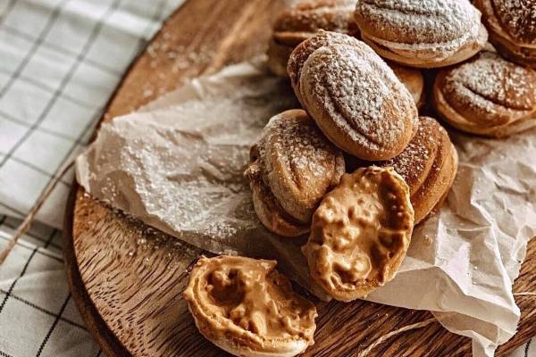 Орешки с варёной сгущёнкой