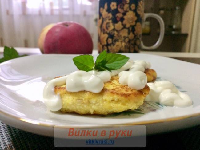 Сырники с яблоком и изюмом