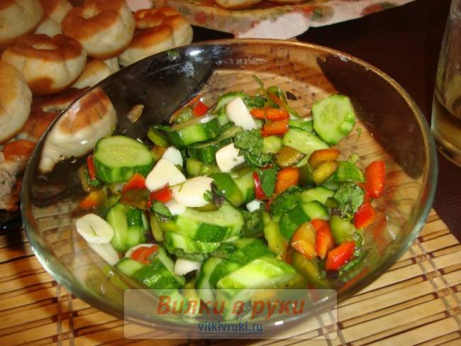 Быстрые малосольные огурцы с перцем