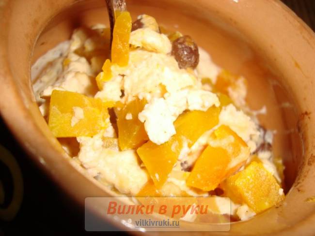 Творожная запеканка с тыквой в горшочке