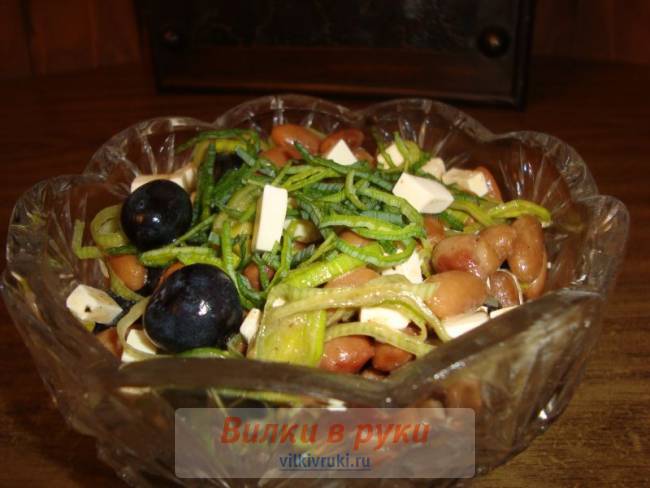 Салат с сыром и виноградом