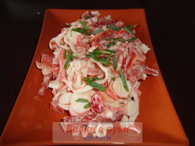 Салат овощной с крабовыми палочками