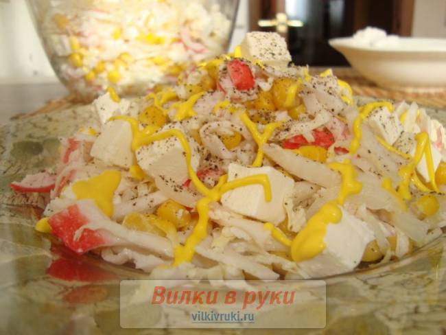 Салат из пекинской капусты с сыром Фета