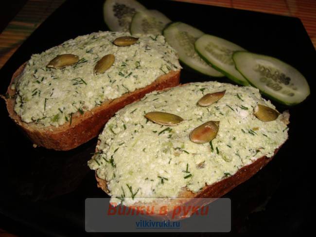 Бутерброд с авокадо и творожным кремом
