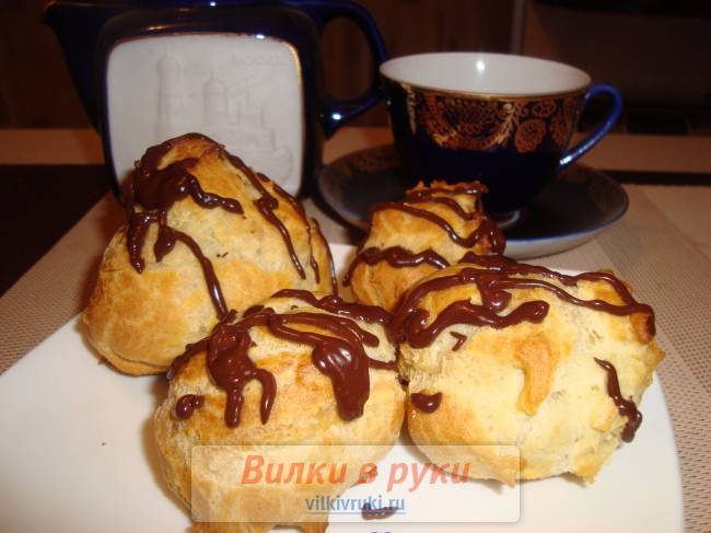 Эклеры с шоколадной глазурью