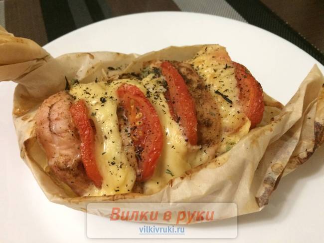 Куриное филе с овощами и сыром в лодочке