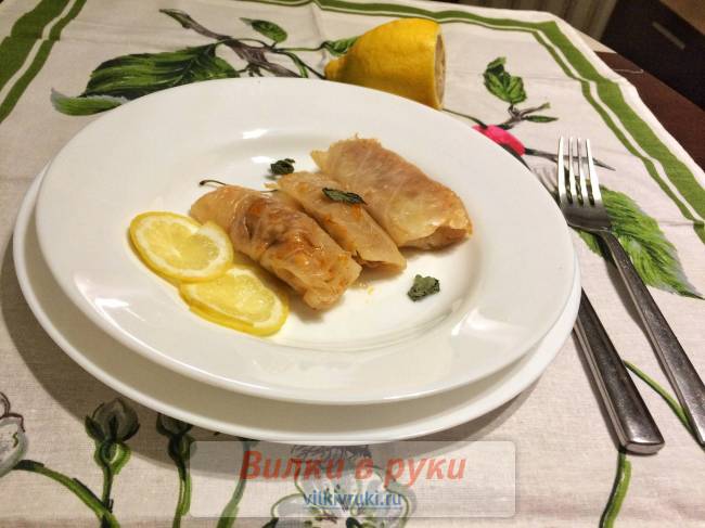 Сарма с булгуром в капустных листьях