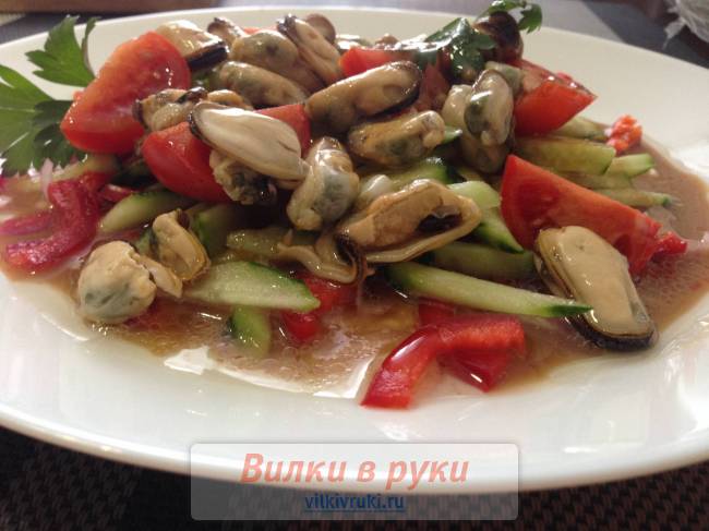 Салат с мидиями